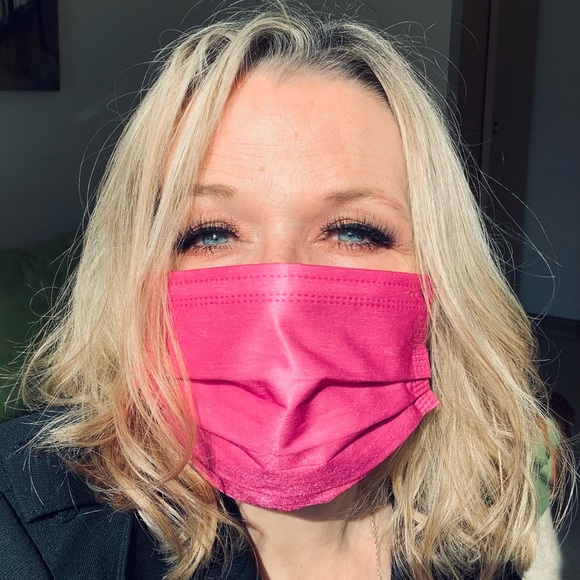 Meet your Posher, Mindy - Picture 2 of 2